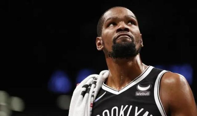 开云官方直播-失误次数仍困扰杜兰特 KD：对手每次都5个人防我